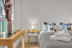 Modern 01 & 02 Bed Apartment in Canary Wharf